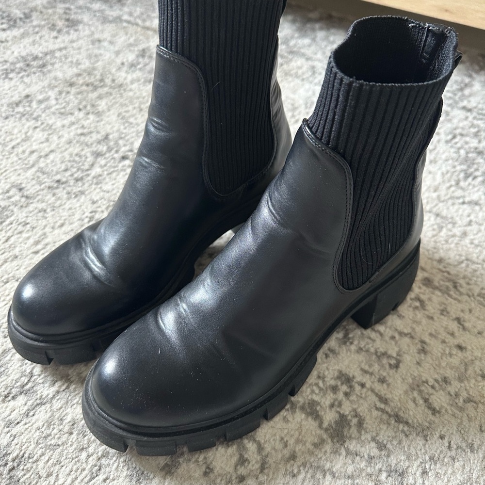 Steve Madden Black Ankle Booties size 8